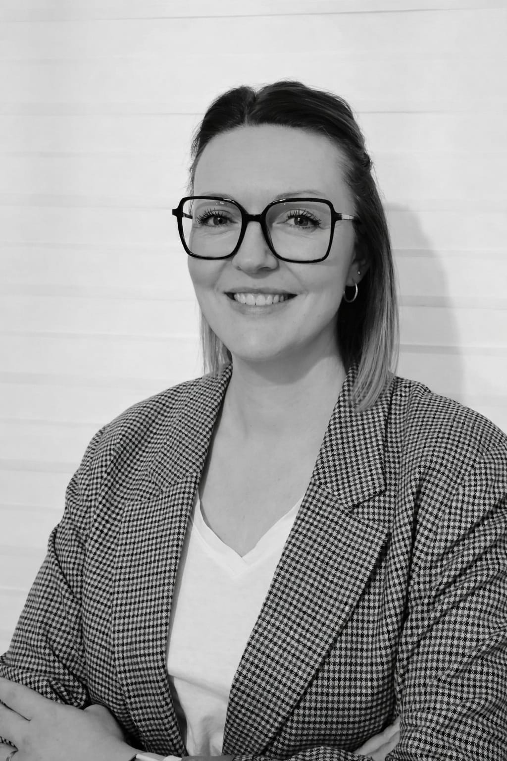 Pauline, Asistente jurídica